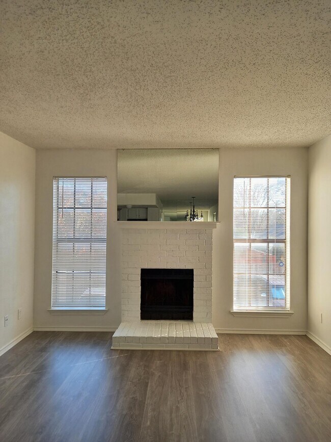 Foto del edificio - 9520 Royal Ln