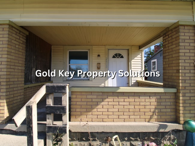 Building Photo - Cute 1 BR Duplex with Dining Room and Cove...