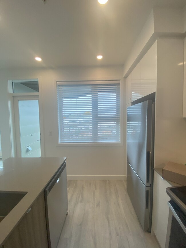 Building Photo - 32838 Landeau Pl