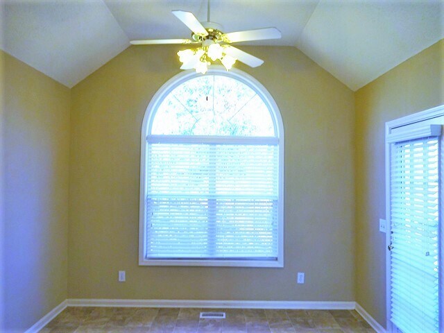 Foto del edificio - 2062 Spicers Ln