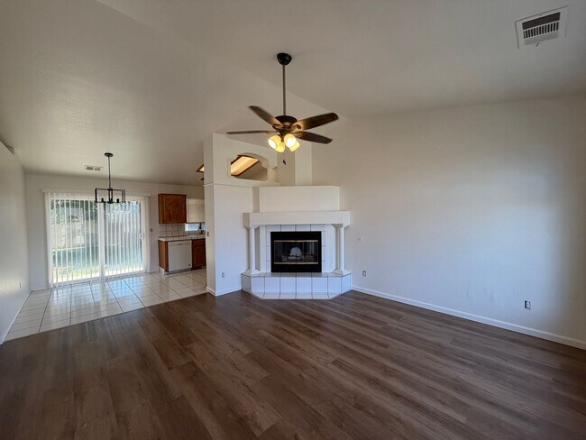 Foto del edificio - Riverlakes Community 4 Bedroom!