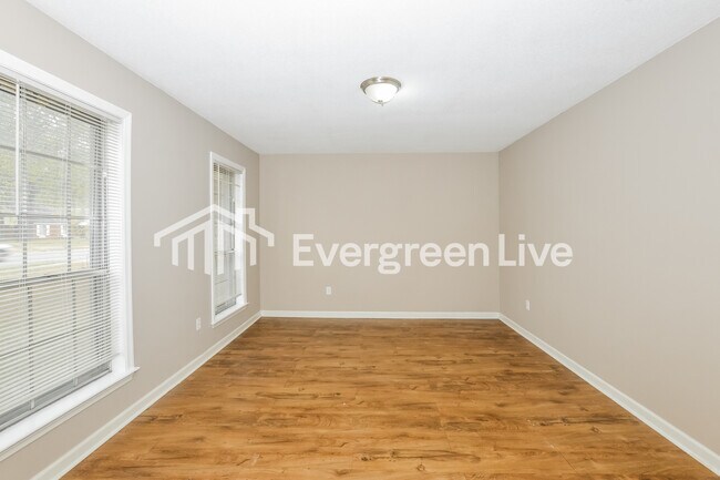 Building Photo - 3332 Clearbrook St