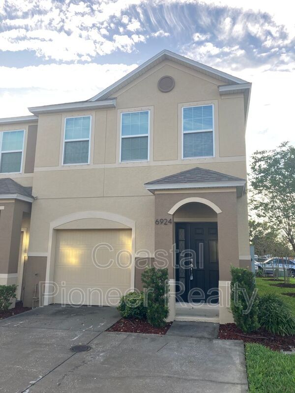 6924 40th Ln N, Pinellas Park, FL 33781 Townhome Rentals in Pinellas