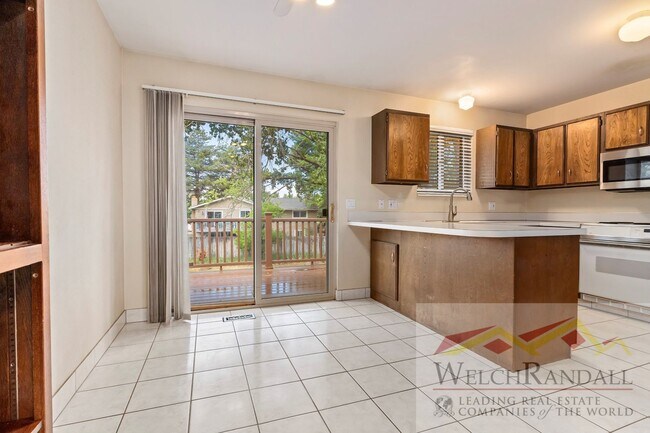 Foto del edificio - Cozy & Beautiful 4-Bed, 2-Bath Sandy Home ...