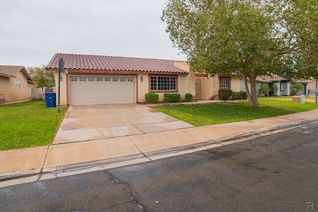 Building Photo - 2551 S 31st Dr