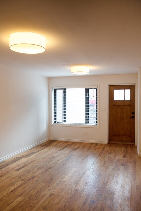 Sala de estar - 631 Hancock St