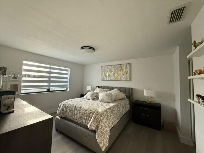 Foto del edificio - 513 Racquet Club Rd
