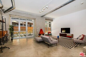 Building Photo - 527 Molino St