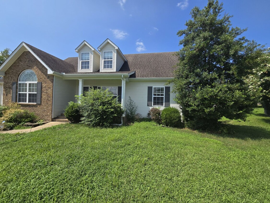 Foto del edificio - 3/2 w/ Fenced-in Yard & Screen Porch!