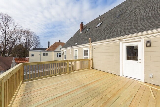 Building Photo - 103 Magoun Ave