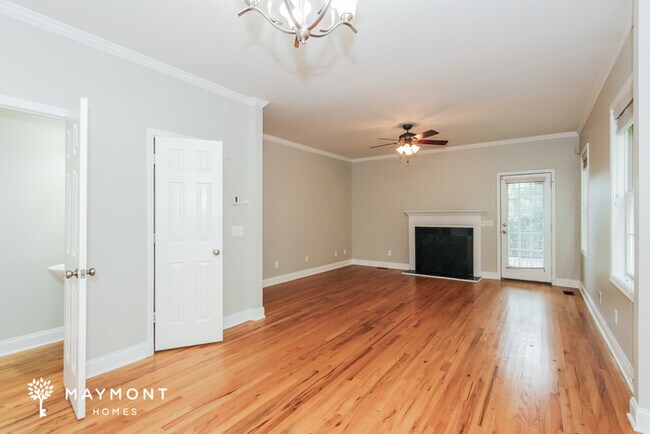 Foto del edificio - 332 Byron Rd