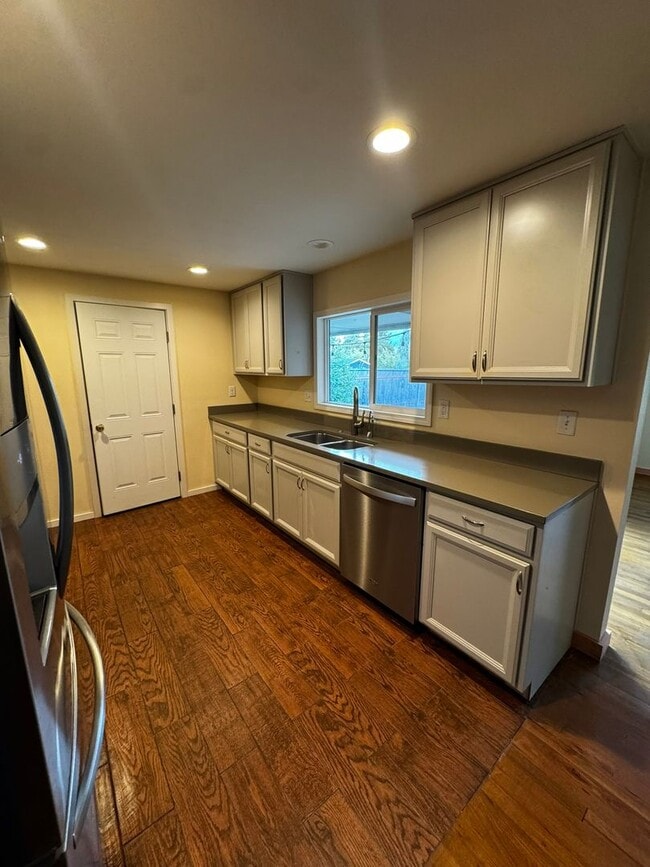Building Photo - *Move-in Special - $200 off 1st Month's Rent* Updated 3-Bed Home in Desirable South Eugene