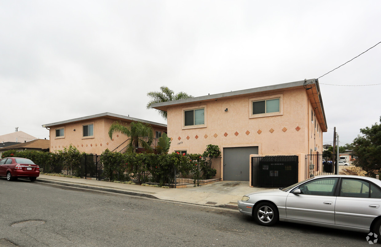 Primary Photo - 1425 Shoshone St