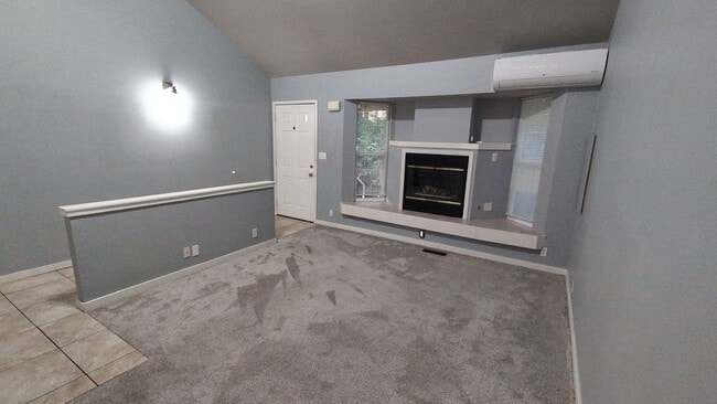 Building Photo - Large 3 Bedroom Corner Unit in The Heart of Gig Harbor! Available Now!