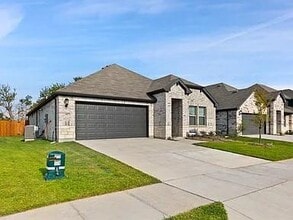 Building Photo - 1017 Emberwood Dr