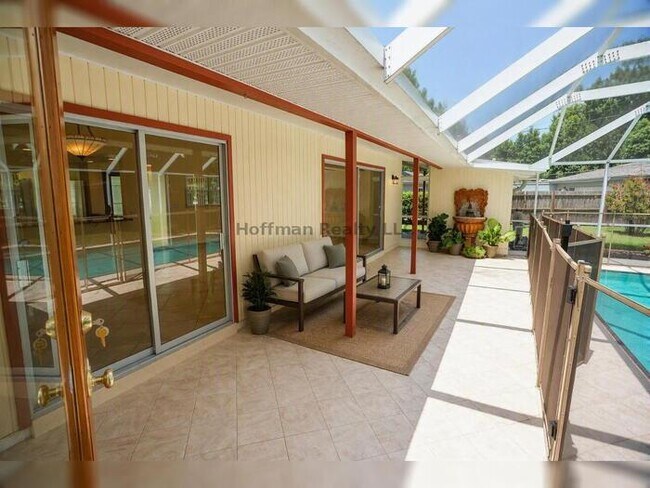 Foto del edificio - 3-Bed, 2-Bath, Pool Home in Original Carrollwood