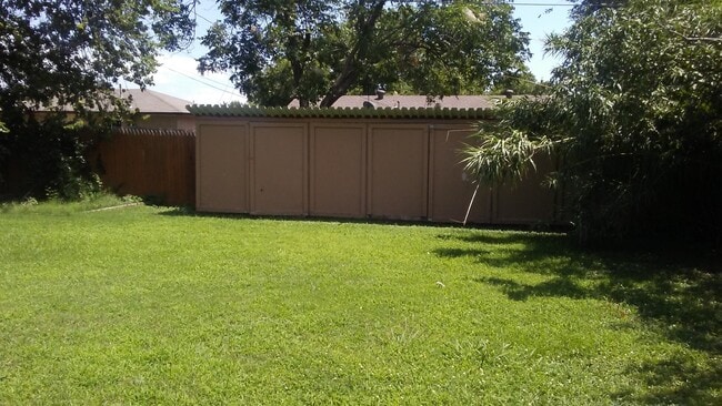 Foto del edificio - Newly remodeled 2 bed, 2 bath, 2 car garag...