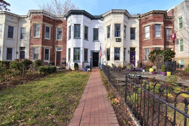 Foto del edificio - Capitol Hill Renovated 3 Bedroom Rowhome j...