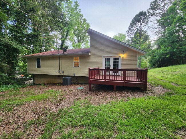 Building Photo - 3 Bedroom 2 Baths in Newnan