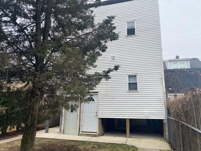 Building Photo - 1908 N Keystone Ave