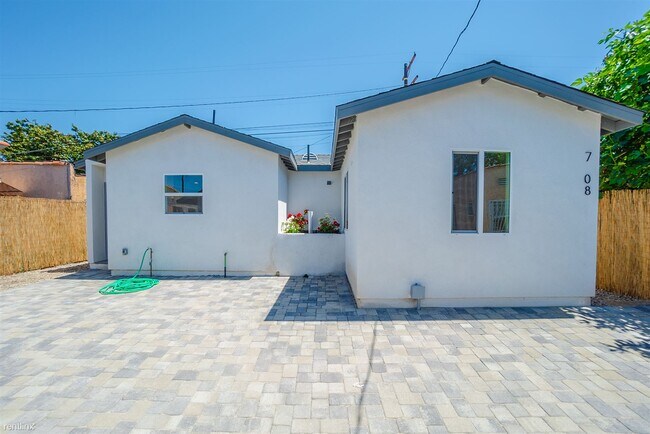 Building Photo - 2 br, 1 bath Duplex - 7408 La Salle Ave