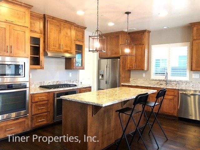 Building Photo - Luxurious 5 Bedroom 4 Bath Home with Spark...