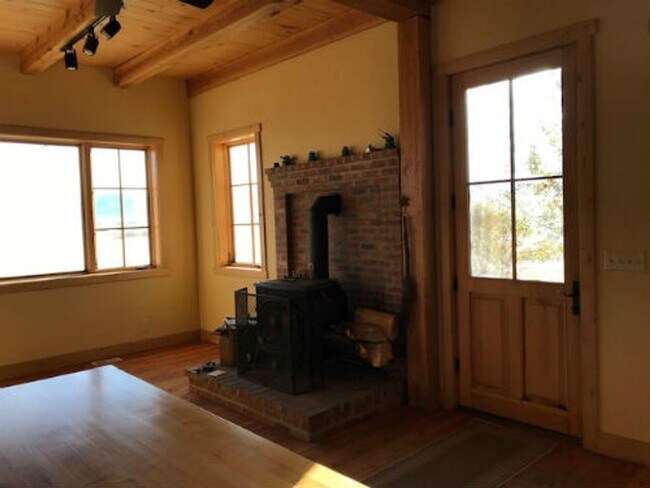 Foto del edificio - Mountain-View Country Living Near the Teton River