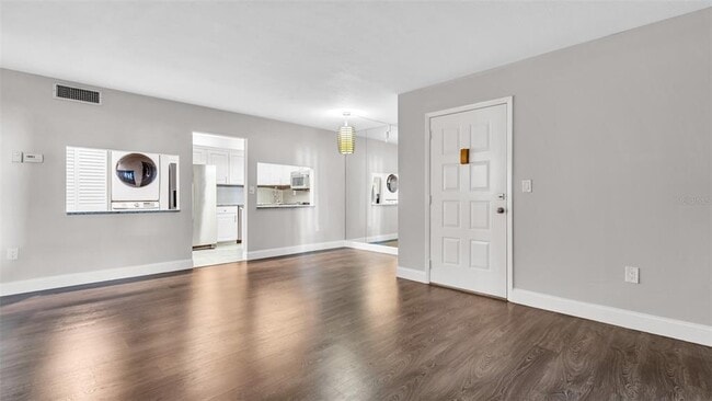 Foto del edificio - 2568 Pine Ridge Way S