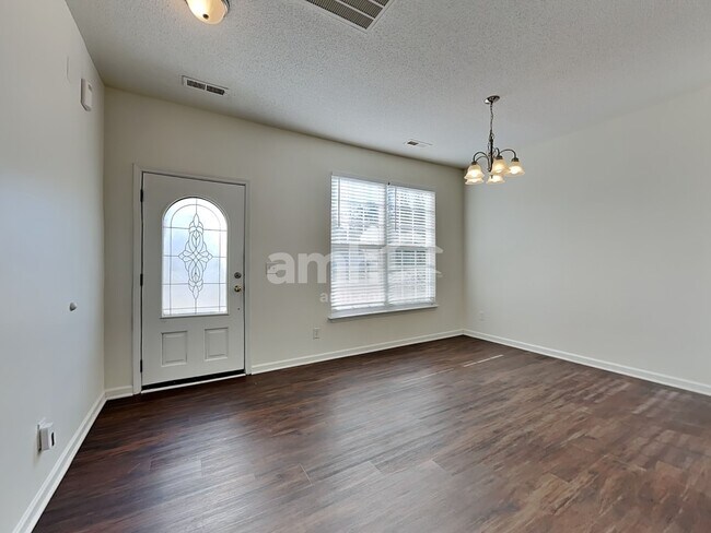 Foto del edificio - 3808 Raintree Drive