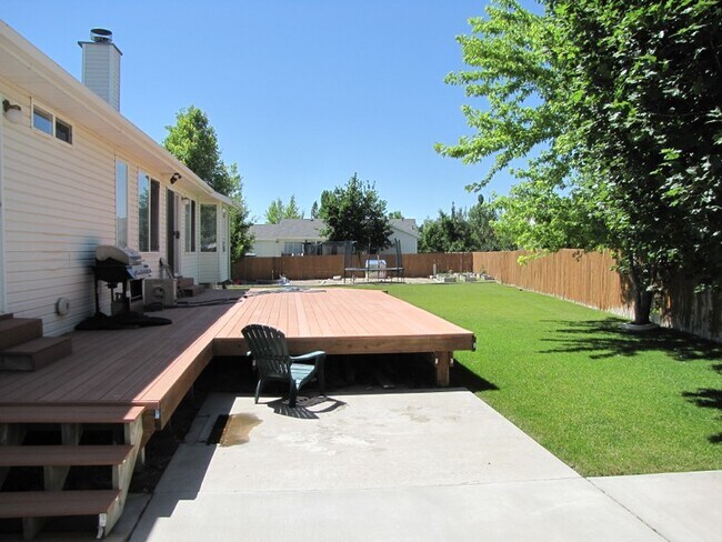 Foto del edificio - 4611 Ripple Creek Cir