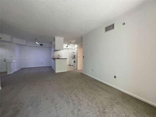 Building Photo - 17100 N Bay Rd