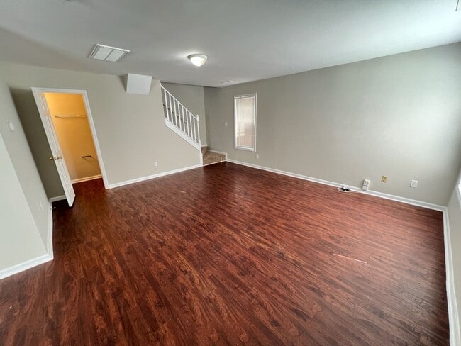 Building Photo - Desirable 3 Bedroom Raleigh Townhouse