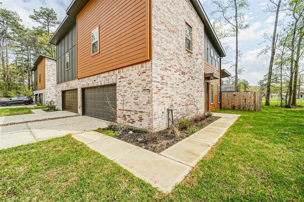 Primary Photo - 2525 Appian Wy