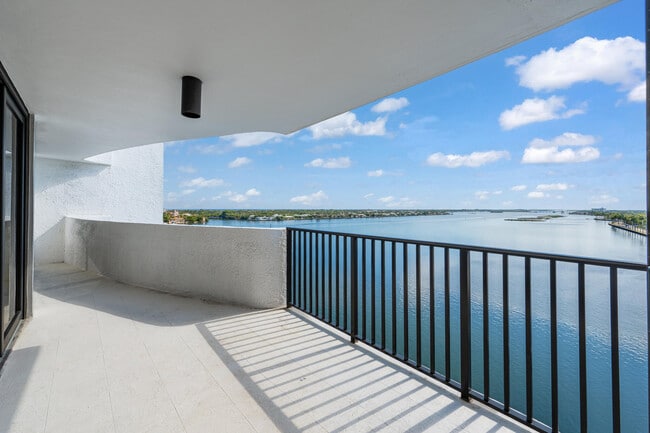 Foto del edificio - 1200 S Flagler Dr