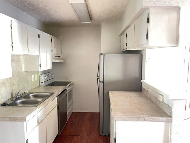 Building Photo - 2750 Holly Hall St