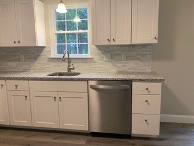 Building Photo - Beautiful 3 Bedroom, 1.5 Bath in Quarryville
