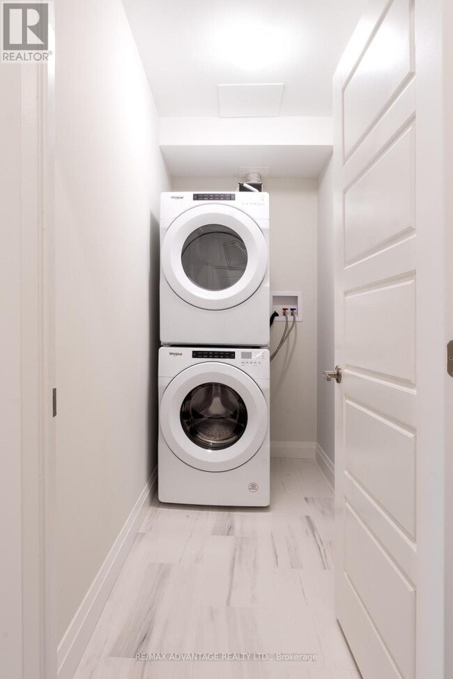 Building Photo - 1975 Fountain Grass Dr