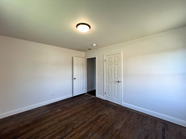 Building Photo - A Charming 2bd/1ba Sacramento House with F...