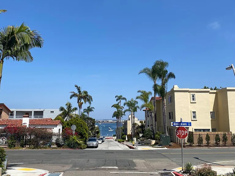 Foto principal - 360 Rosecrans St