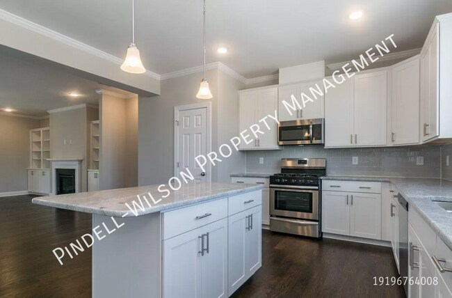 Building Photo - Beautiful 3 bd, 4 bath townhouse in Carpen...