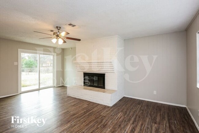 Foto del edificio - 3500 Coronado Ct