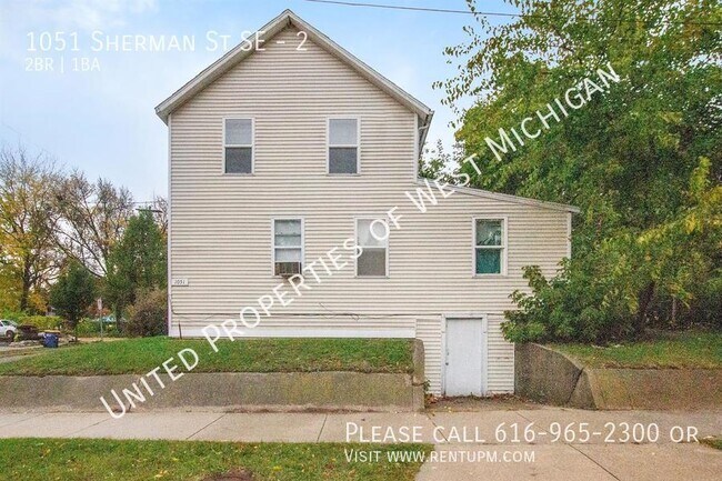 Building Photo - Available Now | 2 Bed, 1 Bath Upper Apartm...