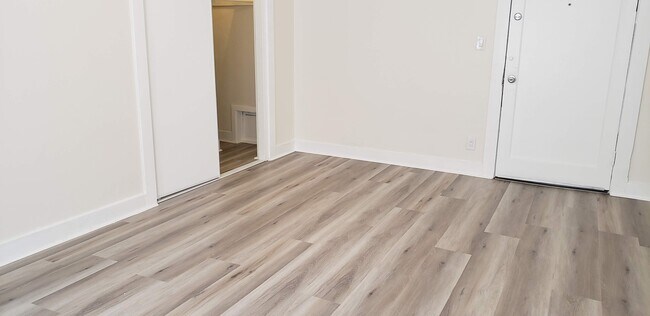 Foto del edificio - 1026 Ingraham St