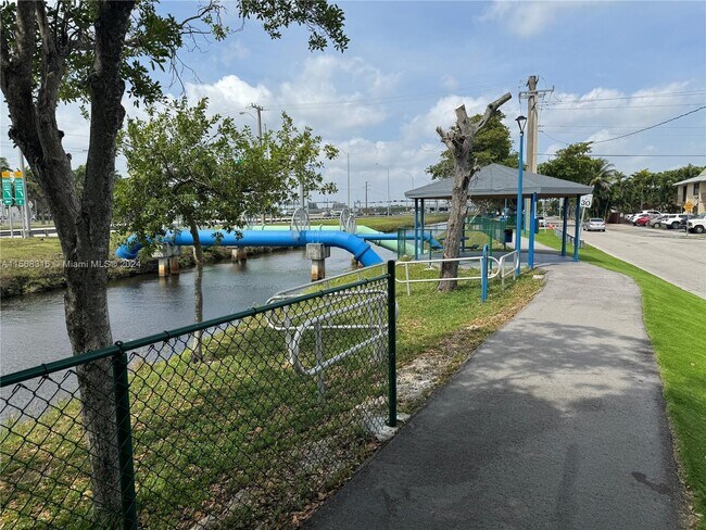 Foto del edificio - 550 SW 115th Ave