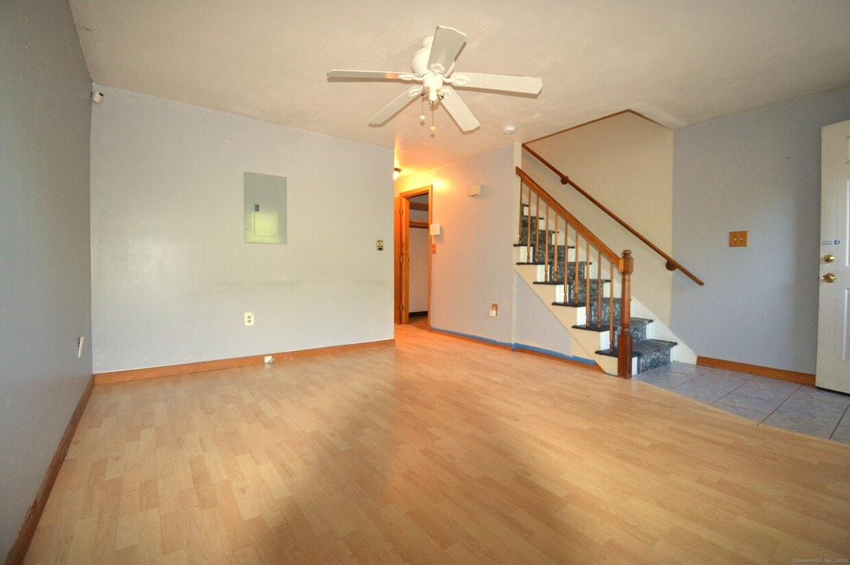 246 Woodford Ave Unit 3, Plainville, CT 06062 Condo for Rent in