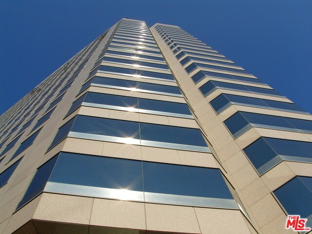 Foto principal - 801 S Grand Ave