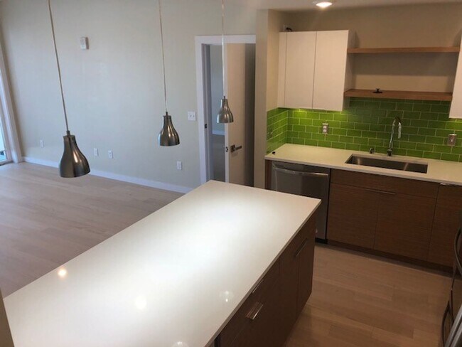 Foto del edificio - Beautiful Talbach House Condo!