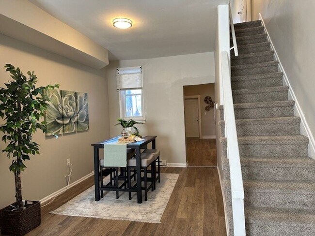 Building Photo - Welcome to this 3 Story 3 Bedroom, 2 Bathr...