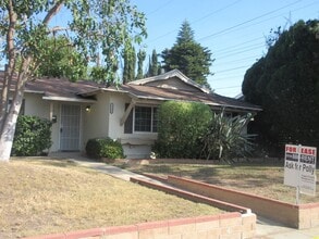 Building Photo - 11406 Woodley Ave