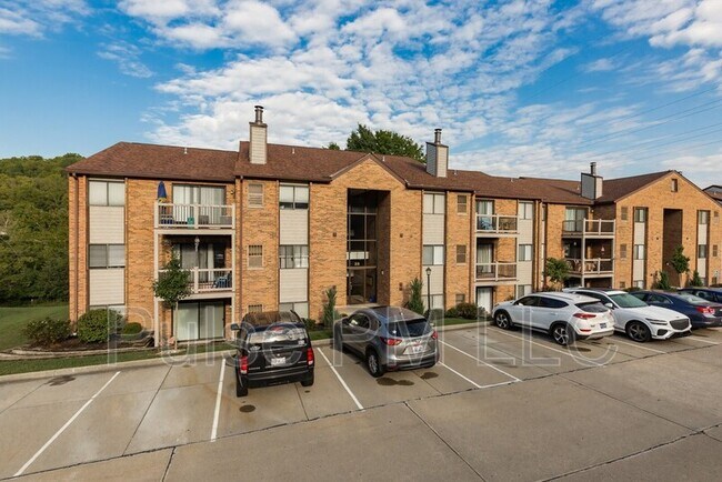 Foto del edificio - 28 Woodland Hills Dr
